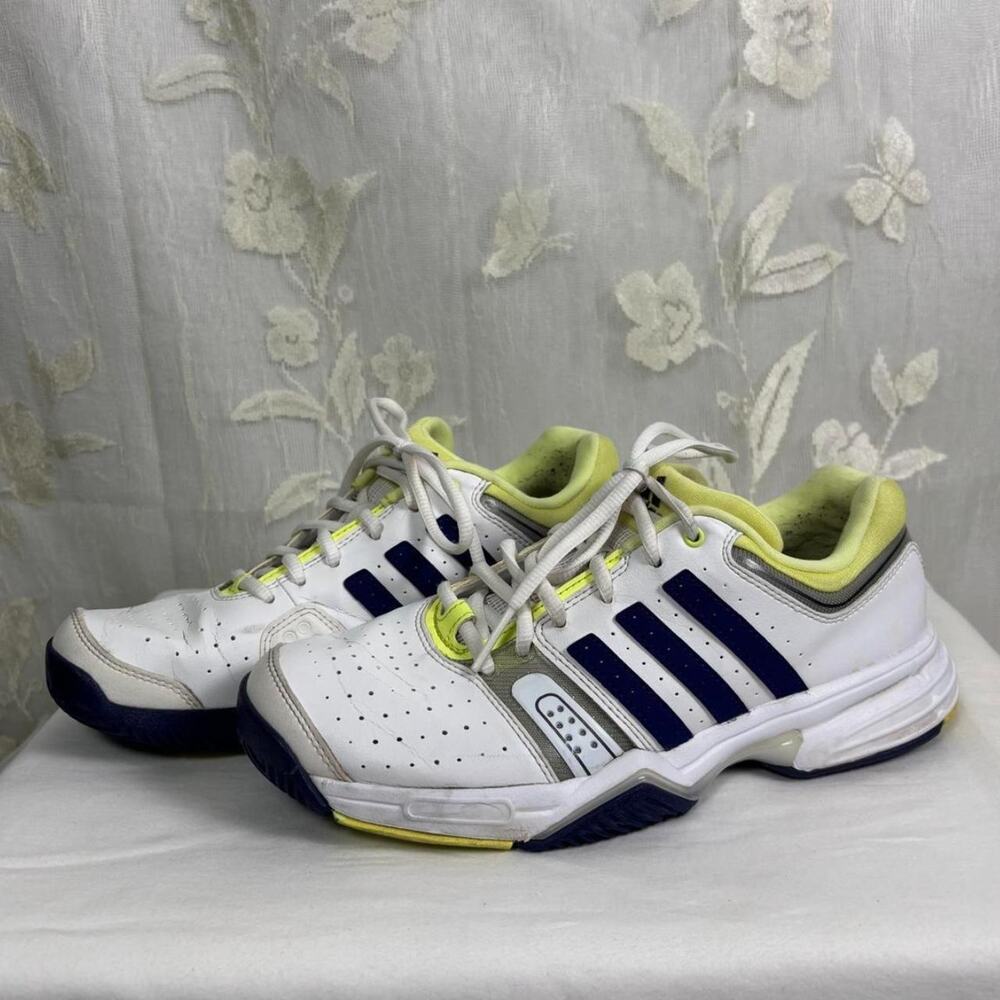 Adidas tennis shoes